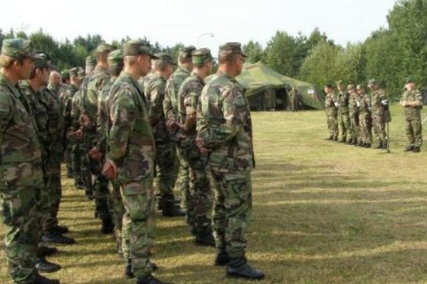 I v profesionalizované slovenské armádě vládne tvrdý dril. I v profesionalizované slovenské armádě vládne tvrdý dril.