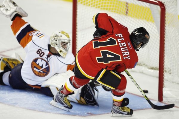 Theo Fleury znovu v dresu Calgary Flames. Theo Fleury znovu v dresu Calgary Flames.