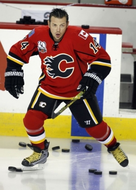 Theo Fleury znovu v dresu Calgary Flames.