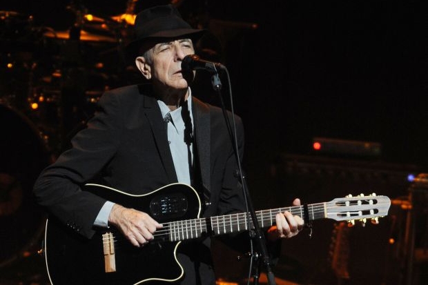 Leonard Cohen na koncertě 19. února v New Yorku.
