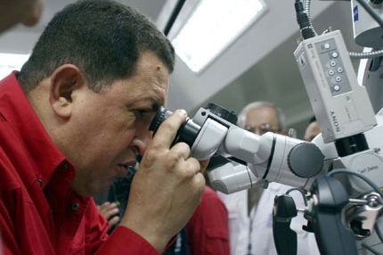 Chávez toho nasliboval chudým až příliš. Příjmy z ropy ale klesly.