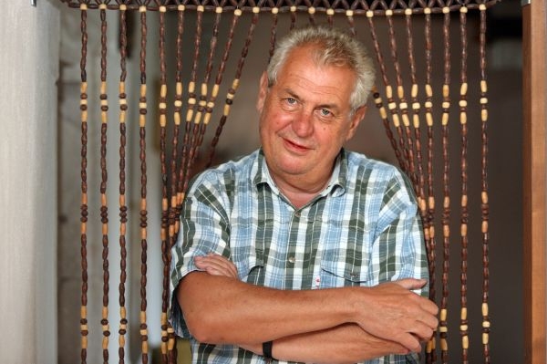 Podle průzkumu nechce 62 procent lidí návrat Zemana do politiky. 