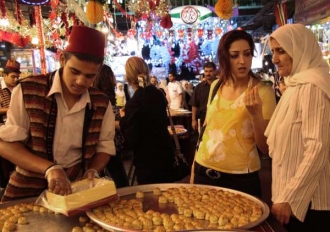 Posledn&iacute; noc ramad&aacute;nu na trhu v Dama&scaron;ku.