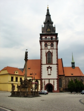 Morov&yacute; sloup a městsk&aacute; věž.