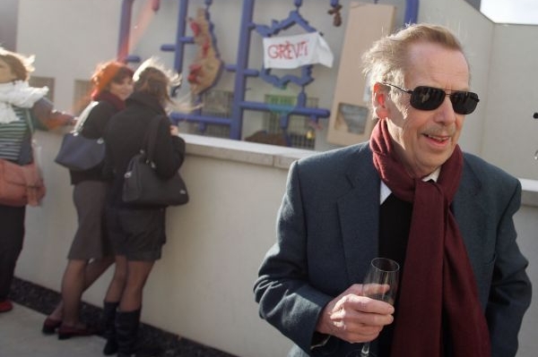 Václav Havel a Václav Klaus jsou na Google.cz nejvyhledávanější. 