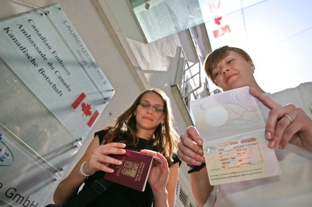 Evropská komise zvažuje protiopatření, pokud Kanada nezruší víza. Evropská komise zvažuje protiopatření, pokud Kanada nezruší víza.