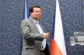 Horký kandidát ODS Alexandr Vondra. Horký kandidát ODS Alexandr Vondra.