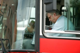 Smrt řidiče MHD po roztržce s cestuj&iacute;c&iacute;m nikdo nepamatuje