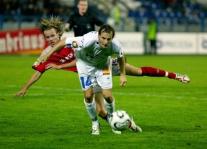Marek Stře&scaron;t&iacute;k (v pozad&iacute;) je&scaron;tě v brněnsk&eacute;m dresu.