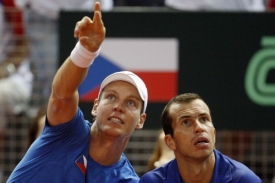 Berdycha (vlevo) a &Scaron;těp&aacute;nka ček&aacute; př&iacute;&scaron;t&iacute; rok v Davis Cupu Belgie.