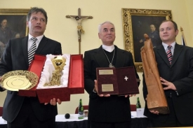 Dary od Jihomoravského kraje, biskupa Cikrleho a města Brna.
