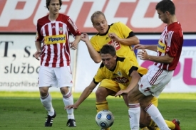 Momentka z duelu 3. kola poh&aacute;ru mezi t&yacute;my Žižkova a Česk&yacute;ch Budějovic.