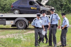 Policejní uniformu si může na inzerát pořídit kdokoliv.