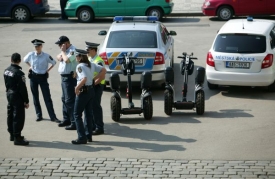 Se stejnokroji strážců zákona obchoduje bývalý policista.