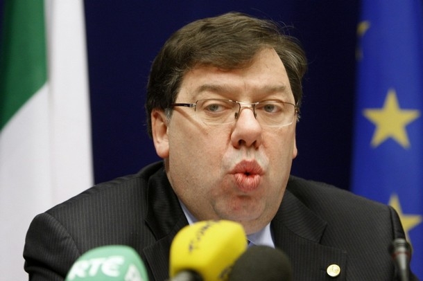 Brian Cowen doufá, že jeho země smlouvu s dodatky schválí.