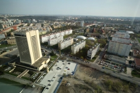 Pohled z budovy CITY Tower na Pankr&aacute;ci.