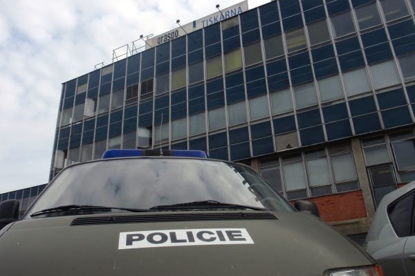 Policie oznámila, že muž střílel z legálně držené zbraně. 