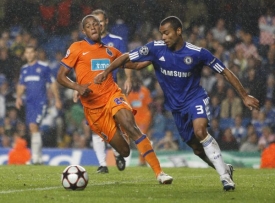 Anglick&yacute; fotbalista Ashley Cole v dresu Chelsea Lond&yacute;n.