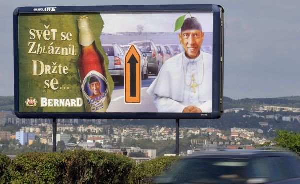 &quot;Chceme upozorňovat na absurdity humornou formou,&quot; tvrdí pivovar.