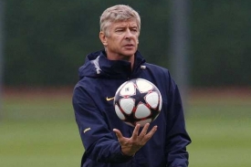Kouč Arsenalu Ars&eacute;ne Wenger.