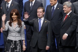 Dmitrij Medveděv (uprostřed) na summitu G20.