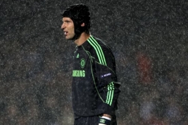 Brank&aacute;ř Petr Čech byl v sobotn&iacute; utk&aacute;n&iacute; Premier League vyloučen.