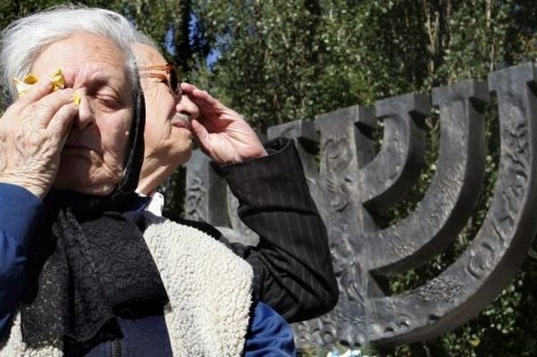 Bolest a utrpení jsou v Kyjevě patrné i po několika desetiletích. Bolest a utrpení jsou v Kyjevě patrné i po několika desetiletích.