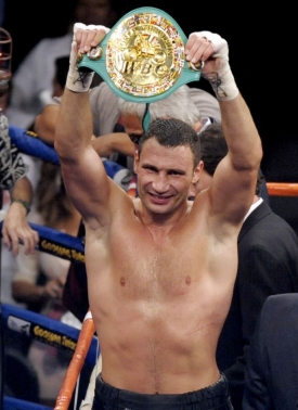 Vitalij Kličko obh&aacute;jil titul mistra světa těžk&eacute; v&aacute;hy organiza WBC.