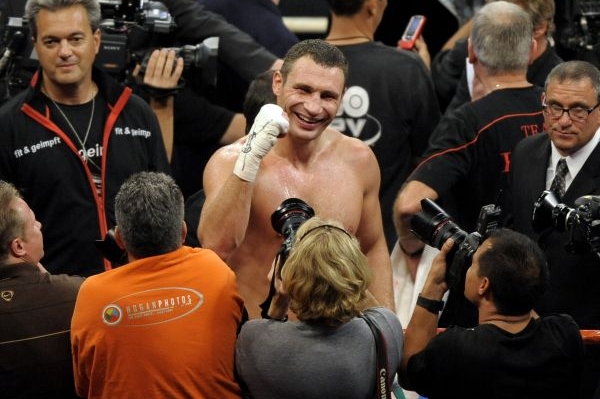 Vitalij Kličko obhájil titul mistra světa těžké váhy organiza WBC. Vitalij Kličko obhájil titul mistra světa těžké váhy organiza WBC.
