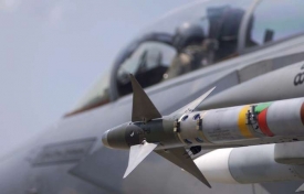 Americk&yacute; letoun F-15 Eagle se připravuje k letu nad Afgh&aacute;nem.