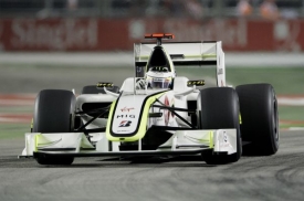 Brit Jenson Button dojel v Singapuru p&aacute;t&yacute;. &Scaron;ampion&aacute;t vede o 15 bodů.