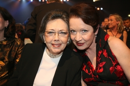 Jiřina Jirásková s hereckou kolegyní Hanou Maciuchovou.
