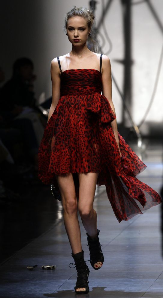 Model Dolce&Gabbana na milánském molu. Model Dolce&Gabbana na milánském molu.