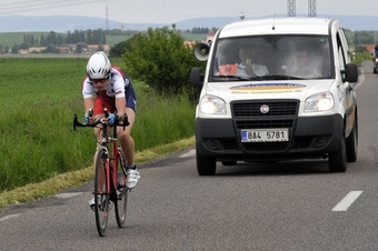 Martina Sáblíková při cyklistickém závodě.