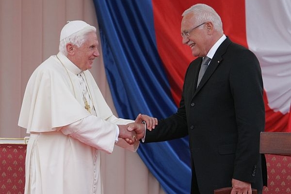 Demonstrace dobrých vztahů, papež Benedikt XVI. a prezident Klaus.