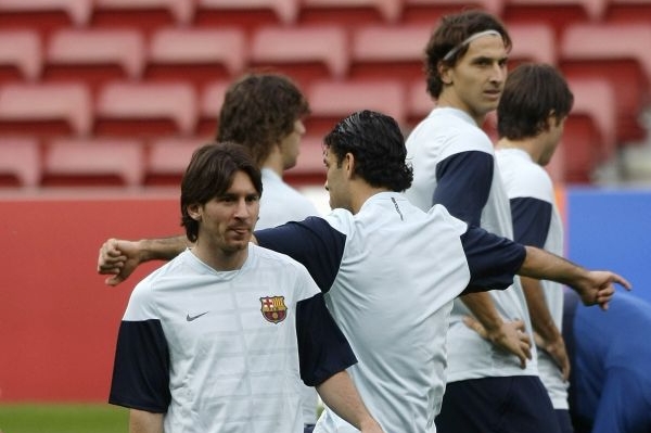 Fotbalisté Barcelony na tréninku před duelem s Dynamem Kyjev. Fotbalisté Barcelony na tréninku před duelem s Dynamem Kyjev.
