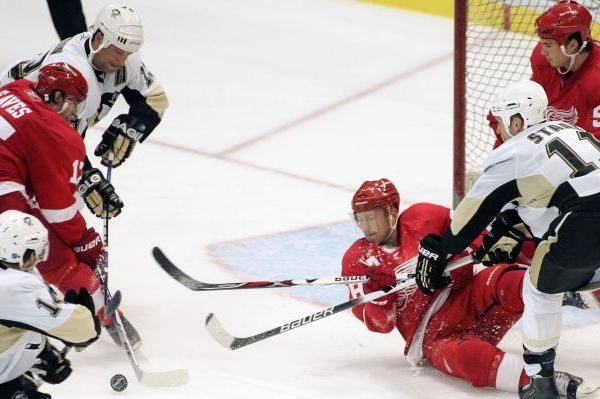 Detroit vs. Pittsburgh. Rivalové posledních dvou let NHL. Detroit vs. Pittsburgh. Rivalové posledních dvou let NHL.