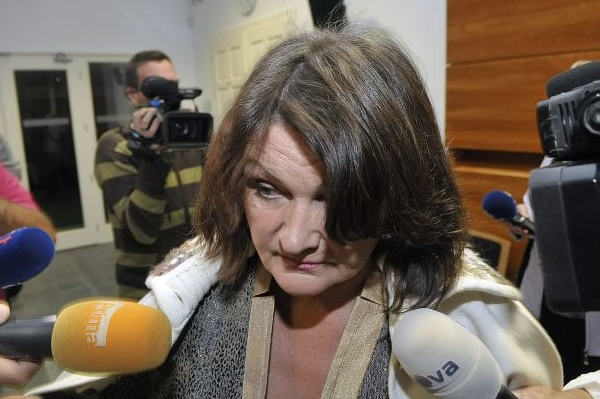 Elena Votavová byla odvolána z funkce státní zástupknyně. Elena Votavová byla odvolána z funkce státní zástupknyně.