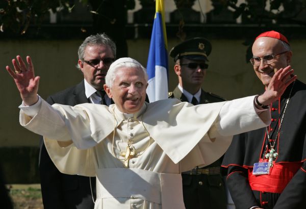 Návštěvu papeže Benedikta XVI. v Česku sledovaly dva miliony diváků. Návštěvu papeže Benedikta XVI. v Česku sledovaly dva miliony diváků.
