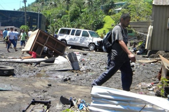 Obyvatele před tsunami varoval rozhlas a hromadně vysílané sms. Obyvatele před tsunami varoval rozhlas a hromadně vysílané sms.