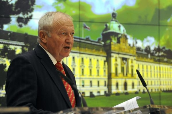 Janota chystá zjednodušení daňového systému. Uspěje?