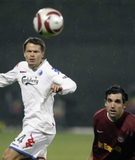 Libor Sionko (vlevo), z&aacute;ložn&iacute;k FC Kodaň, soupeře Sparty.