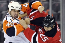 NHL se pere s ekonomickou reces&iacute; po sv&eacute;m. Zat&iacute;m &uacute;spě&scaron;ně.