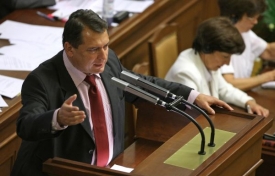 Wolf obvinil &scaron;&eacute;fa ČSSD, že se ho při volbě prezidenta snažil vyd&iacute;rat.