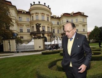 Ministerská legenda Genscher také neuměl po vstupu do vlády anglicky.