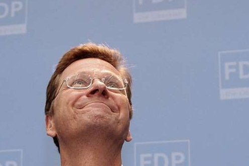 Nosánek nahoře. V angličtině určitě ne. Vítězný Westerwelle. 