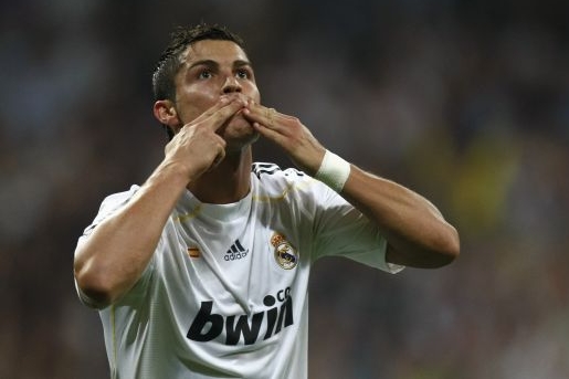 Ronaldo opět řádil. Dal dva góly a zařídil penaltu. Ronaldo opět řádil. Dal dva góly a zařídil penaltu.