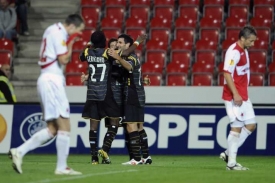 Radost hráčů Lille, smutek slávistů z debaklu 1:5.