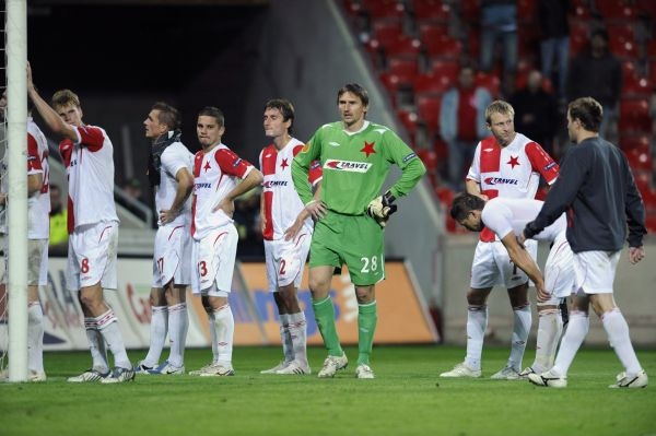 Fotbalisté Slavie se loučí s fanoušky po prohře 1:5 s Lille.