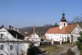 Hospodářský dvůr kláštěra v Plasicích. Hospodářský dvůr kláštěra v Plasicích.